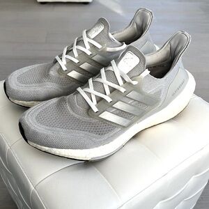 Adidas Women’s Ultraboost 21 Size 11 Grey Silver Metallic color-way. GUC